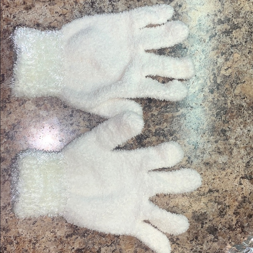 White Fluffy Gloves